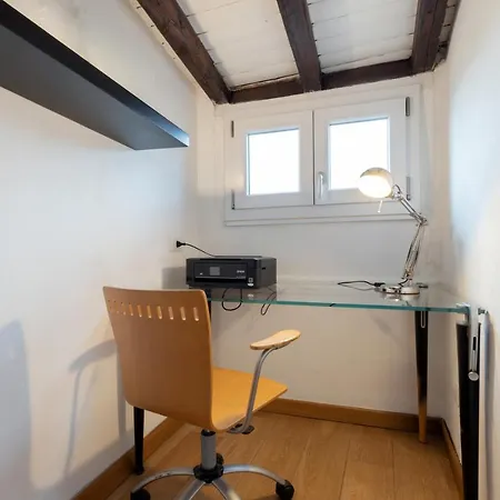 Apartment Loft Artigianale: Design In Legno E Terrazzo Panoramico Su *