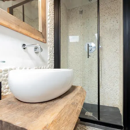 Loft Artigianale: Design In Legno E Terrazzo Panoramico Su Milaan