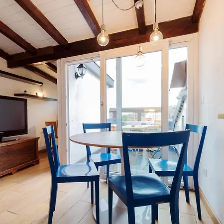 Loft Artigianale: Design In Legno E Terrazzo Panoramico Su 아파트