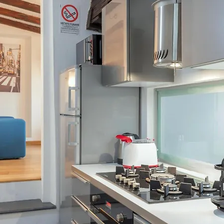Apartment Loft Artigianale: Design In Legno E Terrazzo Panoramico Su
