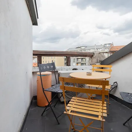 Loft Artigianale: Design In Legno E Terrazzo Panoramico Su *