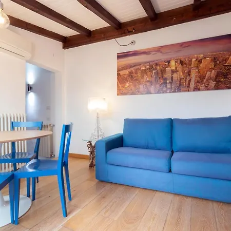 Loft Artigianale: Design In Legno E Terrazzo Panoramico Su Apartment Milan