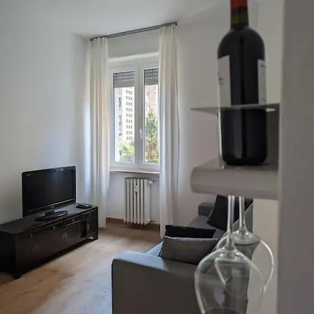 Modern And Comfortable Near The Subway شقة ميلان