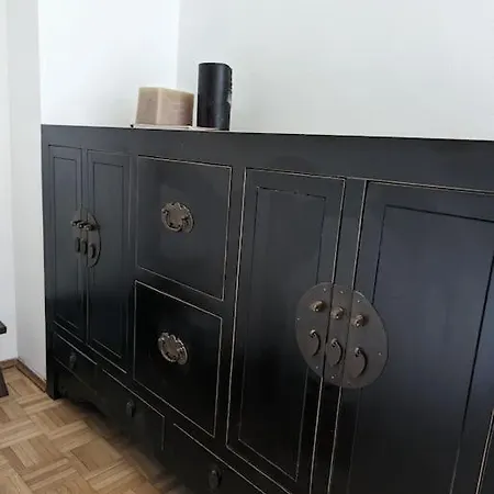 Modern And Comfortable Near The Subway شقة