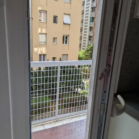 Modern And Comfortable Near The Subway شقة