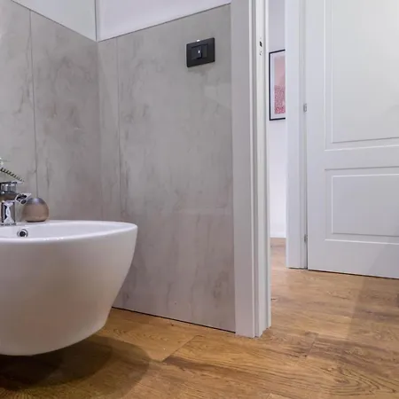 Hostmate - - Disciplini's Touch - Duomo * Milano