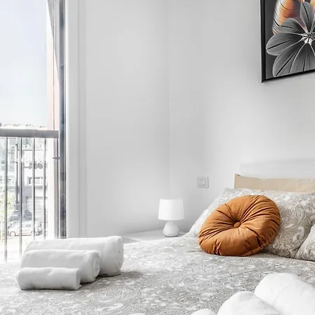 Harmony House - Rho Fiera 6min - Free Parking - Terrace Apartment *