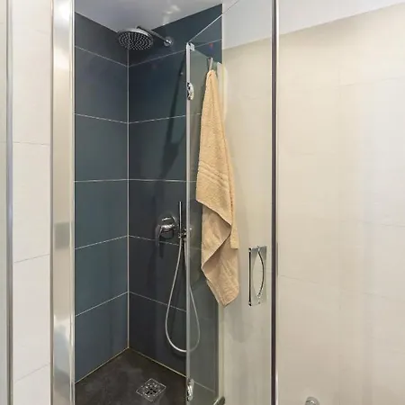 Marghera Duomo 10min, Fast Wifi & Metro Apartment *