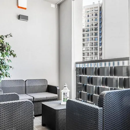 Apartment Harmony House - Rho Fiera 6min - Free Parking - Terrace Milan