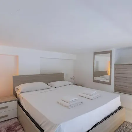 Apartmán Youhosty - Desenzano 7 *