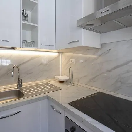 Youhosty - Desenzano 7 *