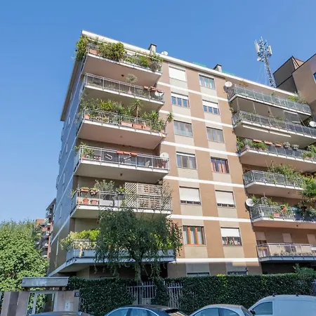 Apartament Ferrucci, 10 - Elegante Oasi Urbana A Mediolan