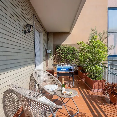 Ferrucci, 10 - Elegante Oasi Urbana A Apartament