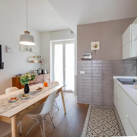 Appartamento Ferrucci, 10 - Elegante Oasi Urbana A *