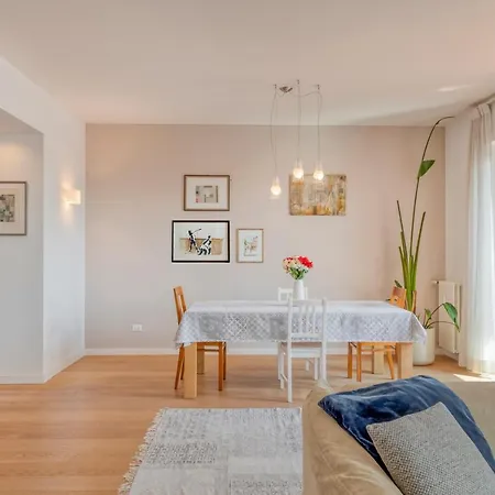 Appartamento Ferrucci, 10 - Elegante Oasi Urbana A *