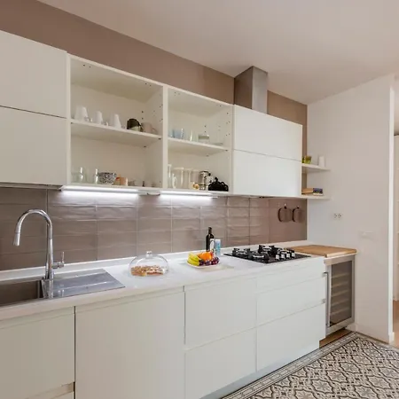 Ferrucci, 10 - Elegante Oasi Urbana A *