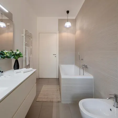 Ferrucci, 10 - Elegante Oasi Urbana A Milano