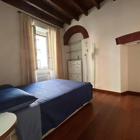 Duca Di Porta Romana, Viaorti Lejlighed *