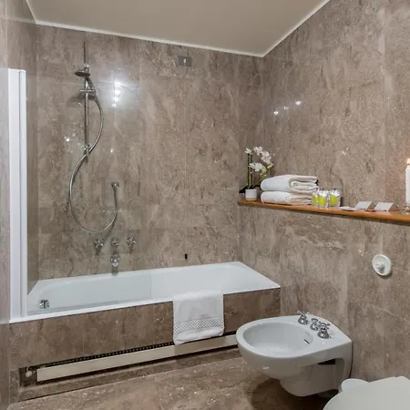 Royal - Luxury Duomo Apartment Milan