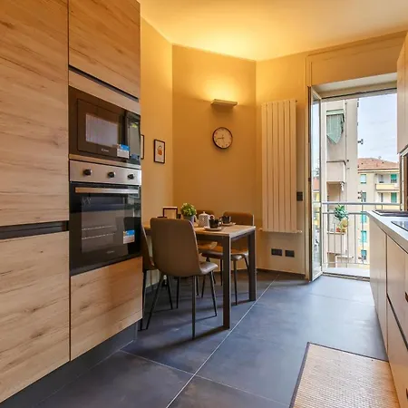 Apartment Modern & Bright 2 Bedroom Flat 50m From M4 Stop