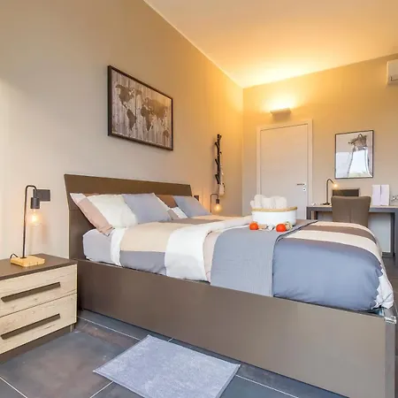 Apartment Modern & Bright 2 Bedroom Flat 50m From M4 Stop *