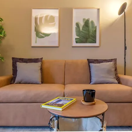 Apartment Modern & Bright 2 Bedroom Flat 50m From M4 Stop *