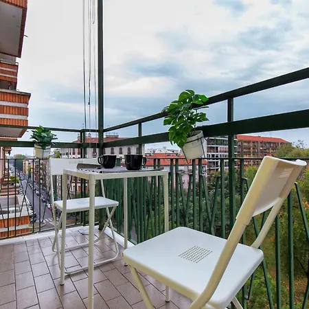 Apartment Modern & Bright 2 Bedroom Flat 50m From M4 Stop