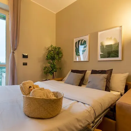 Modern & Bright 2 Bedroom Flat 50m From M4 Stop