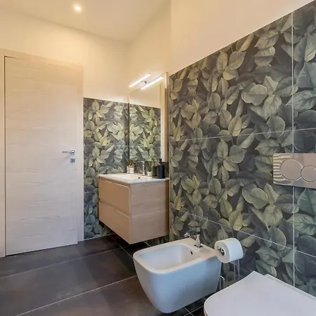 Apartment Modern & Bright 2 Bedroom Flat 50m From M4 Stop