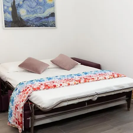 Artstay - Exclusive Near Metro M1, Ac, Parking