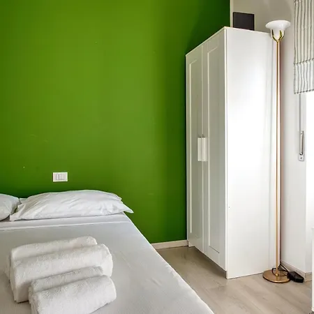 Joivy Vibrant 2bed With Balcony Apartment