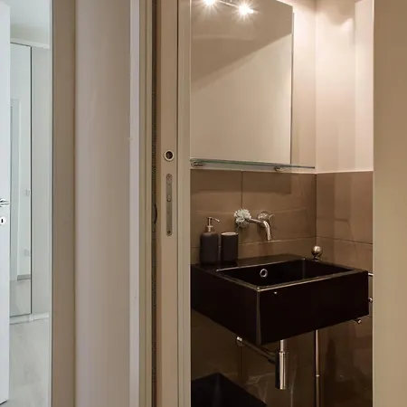 Joivy Vibrant 2bed With Balcony Апартаменты *