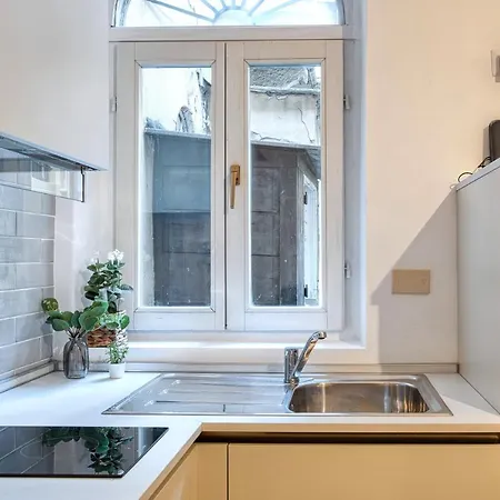 Joivy Compact Studio Near City Centre Apartment *