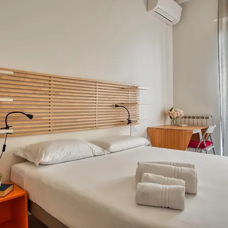 Joivy Vibrant 2bed With Balcony Apartment