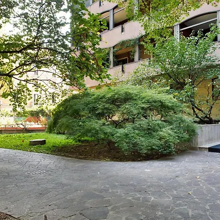 Joivy Vibrant 2bed With Balcony Apartment *