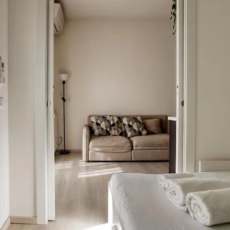 Joivy Vibrant 2bed With Balcony * Милан