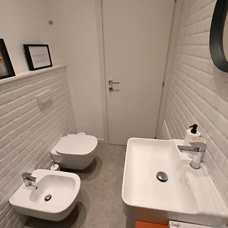 Your Window On The City - Via Gioia Milán