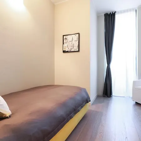 Luxury In Bosco Verticale Isola דירה *