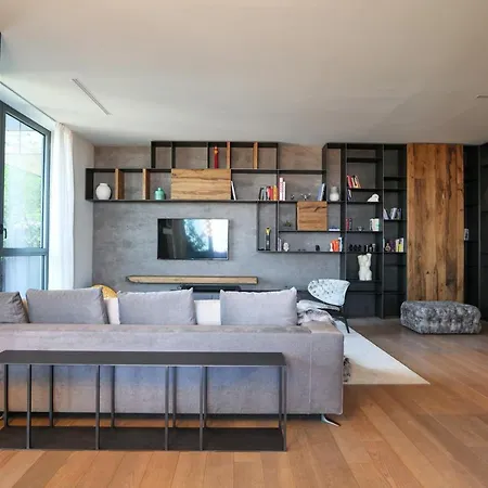 Luxury In Bosco Verticale Isola דירה *