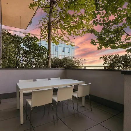 Luxury In Bosco Verticale Isola شقة *