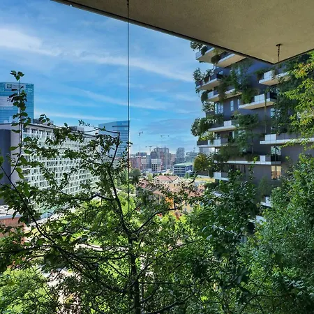 Апартаменты Luxury In Bosco Verticale Isola