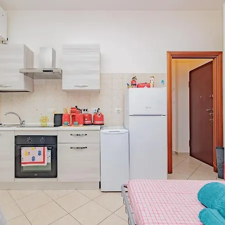 Apartament Lovely - 15 Minutes To Duomo Mediolan