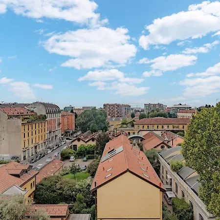 Lovely - 15 Minutes To Duomo