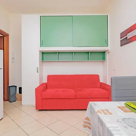 Lovely - 15 Minutes To Duomo