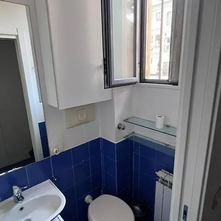 Cozy In Near Metro M4 Apartment *