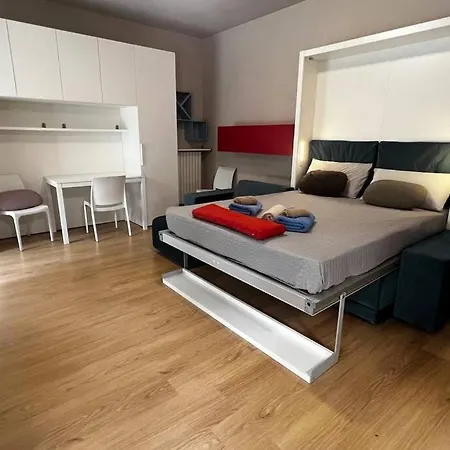 Urban House - Comfy Flat Navigli Center * ميلان