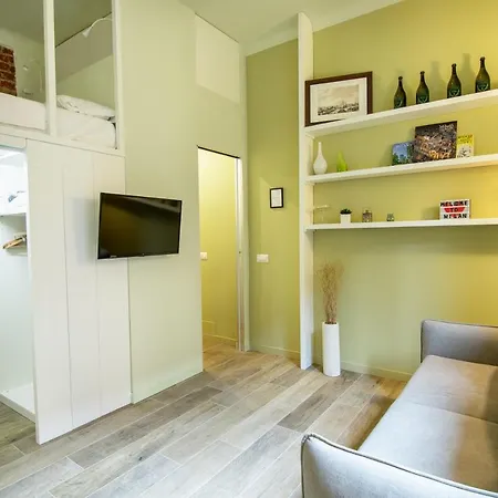 Soppalchino In Via Savona Mailand