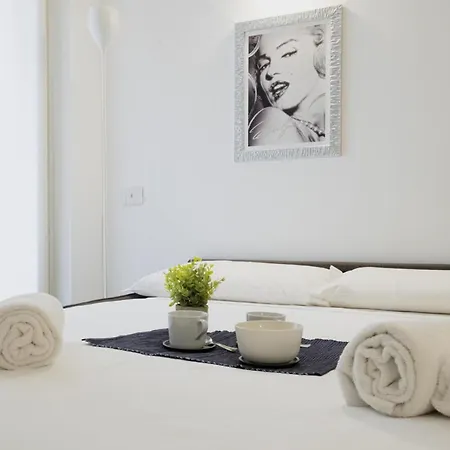 Easylife - - P D Francesca 51 - Life Apartament *