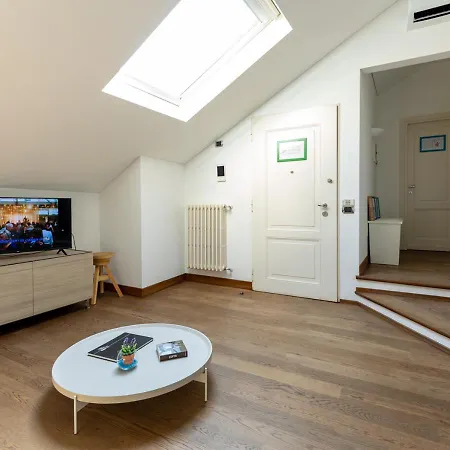 Maison One Nel Centro Di * Milánó