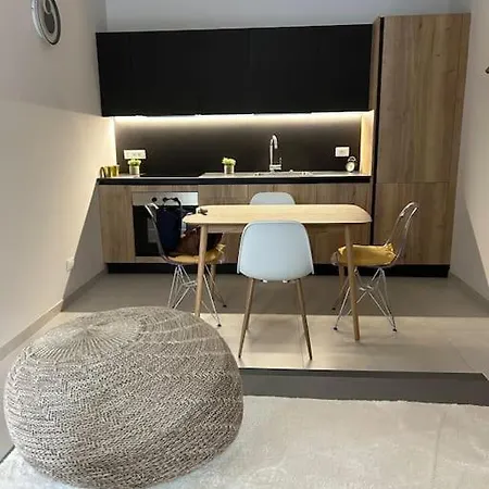 City Life Apartment *